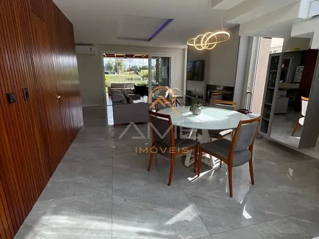 Casa com 262m² 3 quartos e 3 banheiros, à venda, no bairro Laranjal em Pelotas