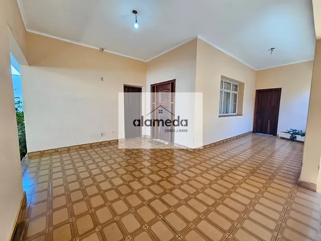 Casa 4 quartos e 2 banheiros, à venda, no bairro CENTRO em Jacarezinho