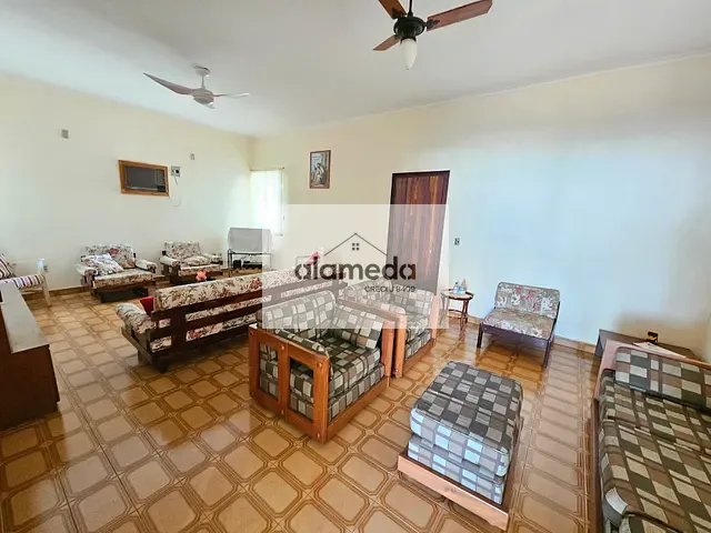 Casa 4 quartos e 2 banheiros, à venda, no bairro CENTRO em Jacarezinho
