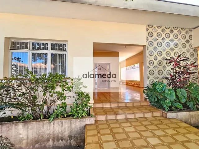Casa 4 quartos e 2 banheiros, à venda, no bairro CENTRO em Jacarezinho
