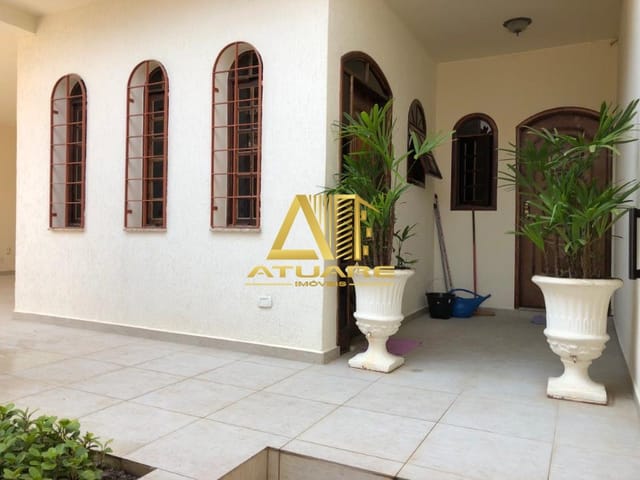 Casa com 393m² 4 quartos e 3 banheiros, à venda, no bairro JOAQUIM JOSÉ FRANCO em Pouso Alegre
