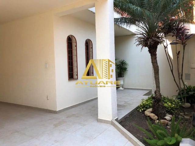 Casa com 393m² 4 quartos e 3 banheiros, à venda, no bairro JOAQUIM JOSÉ FRANCO em Pouso Alegre