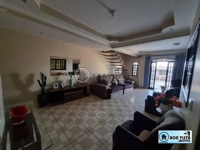 Sobrado com 150m² 3 quartos e 3 banheiros, à venda, no bairro Jardim Varan em Suzano