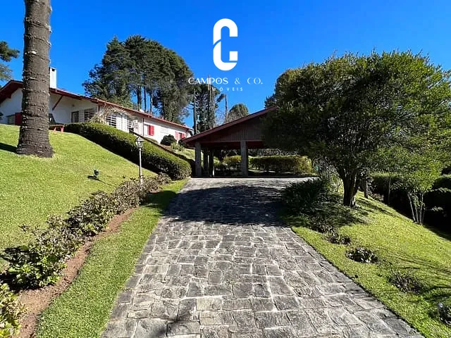 Casa com 1274m² 4 quartos e 3 banheiros, à venda, no bairro Vila Capivari em Campos do Jordão
