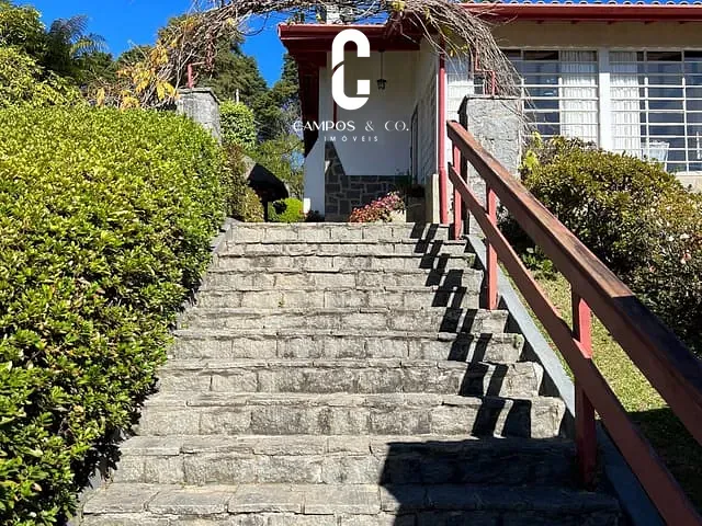 Casa com 1274m² 4 quartos e 3 banheiros, à venda, no bairro Vila Capivari em Campos do Jordão