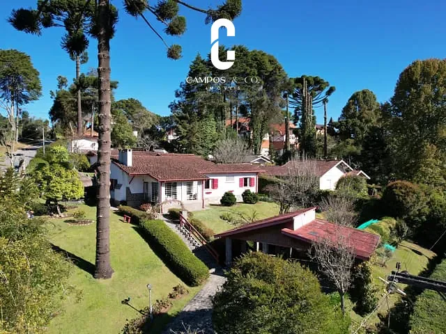 Casa com 1274m² 4 quartos e 3 banheiros, à venda, no bairro Vila Capivari em Campos do Jordão