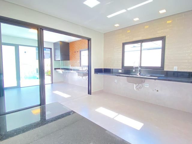 Casa com 360m² 3 quartos e 4 banheiros, à venda, no bairro Jardim São Pedro em Mogi das Cruzes