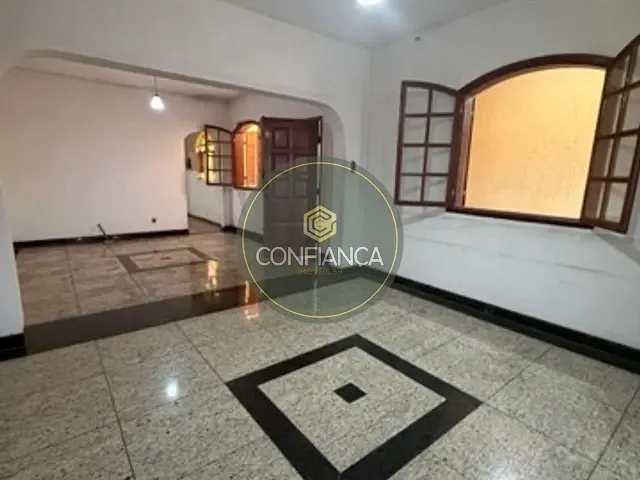 Casa com 180m² 3 quartos e 3 banheiros, à venda ou para alugar, no bairro Jardim Vitória em Belo Horizonte