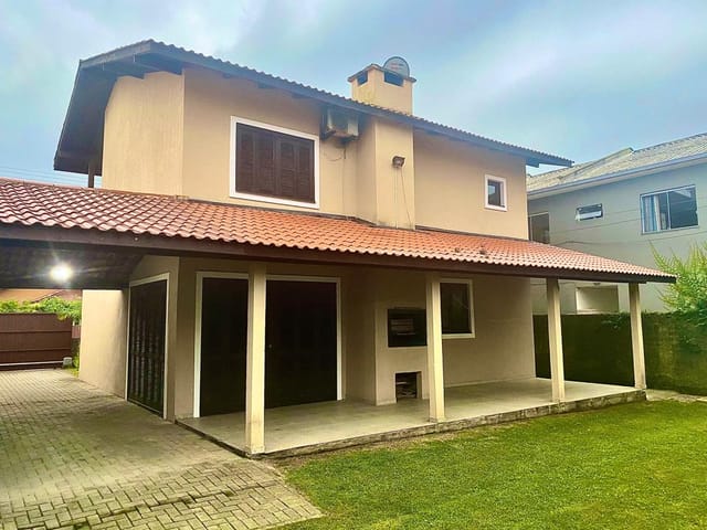 Foto do Casa - Residência de 3 Quartos sendo 1 suíte Possível 4º  quartos, Cozinha Planejada,  terreno grande no Campeche 🌟 | Costão Sul Imóveis