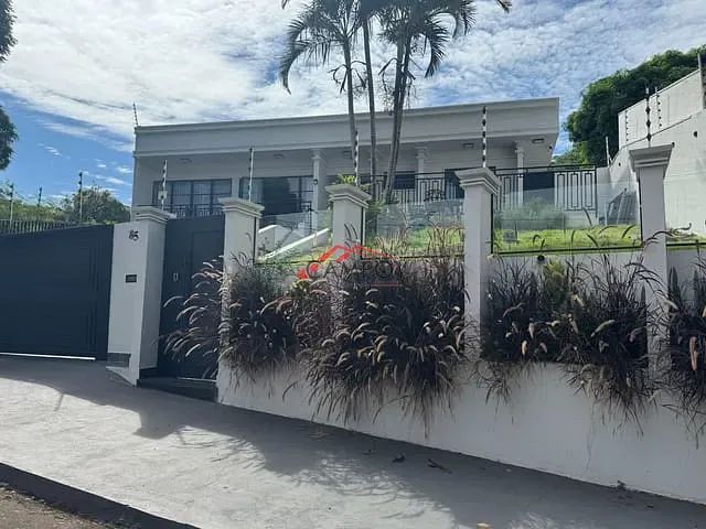 Casa com 547m² 3 quartos e 4 banheiros, à venda, no bairro Vila Brasil em Apucarana