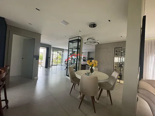 Casa com 547m² 3 quartos e 4 banheiros, à venda, no bairro Vila Brasil em Apucarana