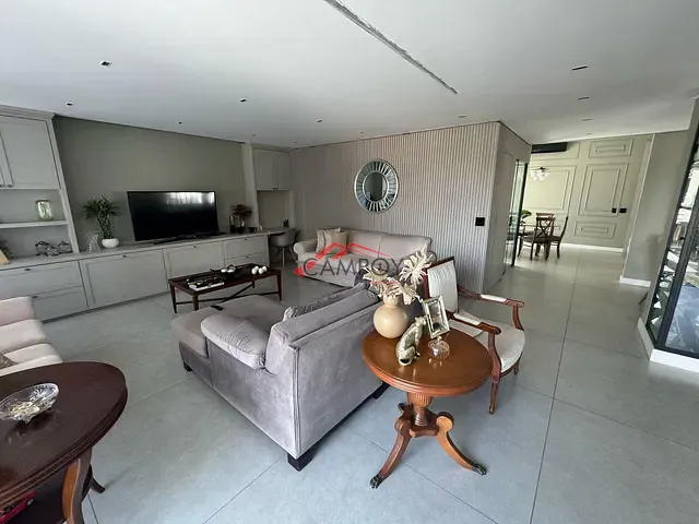 Casa com 547m² 3 quartos e 4 banheiros, à venda, no bairro Vila Brasil em Apucarana