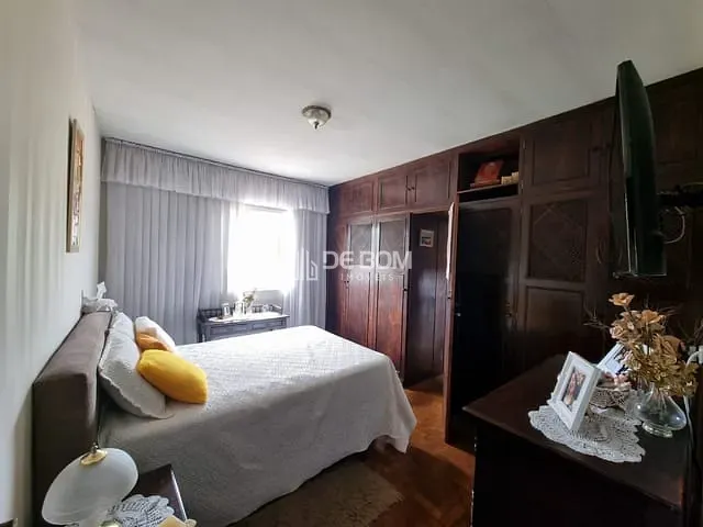 Casa com 656m² 4 quartos e 5 banheiros, à venda, no bairro Jardim Quisisana em Poços de Caldas