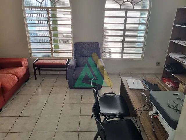 Casa com 300m² 3 quartos e 2 banheiros, à venda, no bairro Aterrado em Mogi Mirim