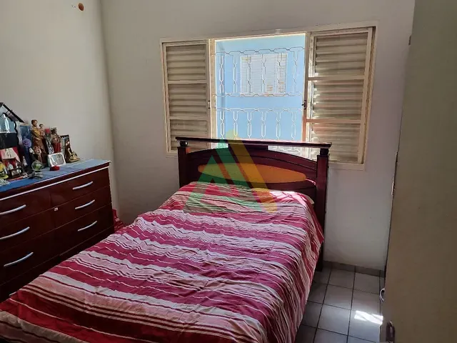 Casa com 300m² 3 quartos e 2 banheiros, à venda, no bairro Aterrado em Mogi Mirim