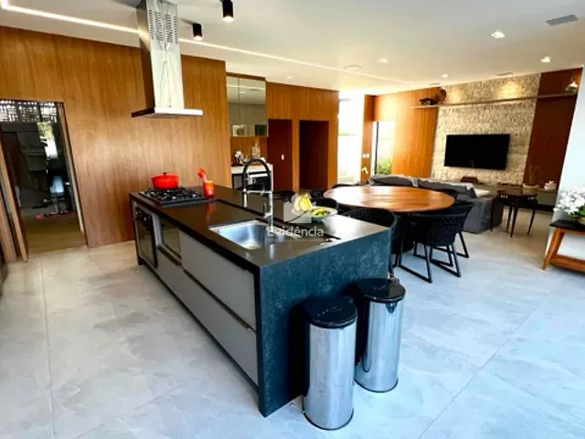 Casa com 390m² 4 quartos e 6 banheiros, à venda, no bairro Residencial Bellevie em Cambé