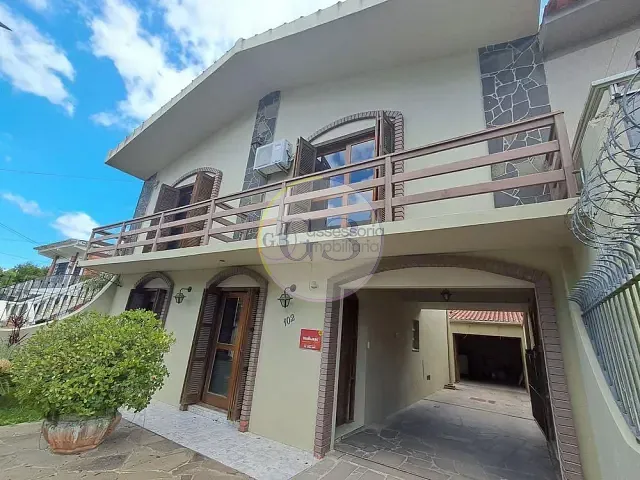 Casa 4 quartos e 3 banheiros, à venda, no bairro Centro em Pelotas