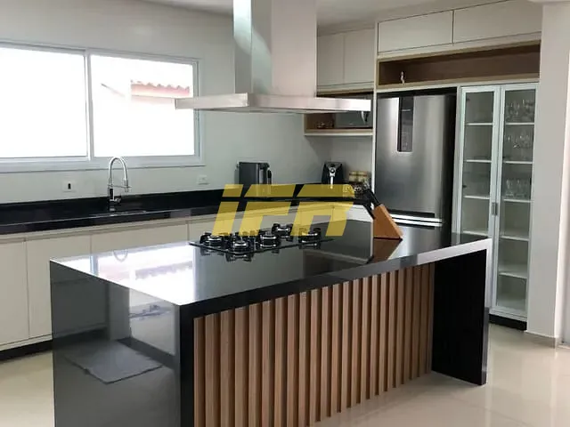 Casa com 427m² 3 quartos e 4 banheiros, à venda, no bairro Loteamento Residencial Reserva dos Lagos em Pindamonhangaba