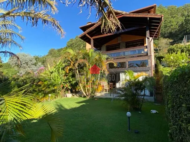 Casa com 380m² 3 quartos e 3 banheiros, à venda, no bairro Cônego em Nova Friburgo