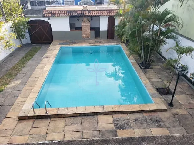 Casa com 360m², à venda, no bairro Realengo em Rio de Janeiro