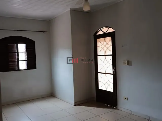 Casa 3 quartos e 2 banheiros, à venda, no bairro Vila Goes em Londrina