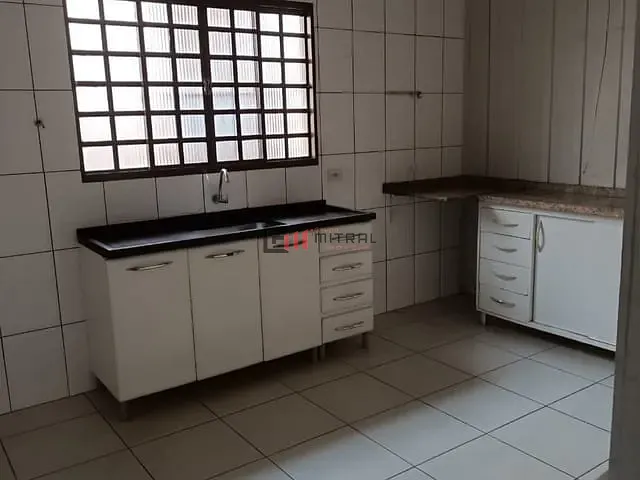 Casa 3 quartos e 2 banheiros, à venda, no bairro Vila Goes em Londrina