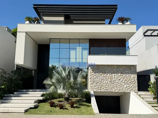 Casa com 876m² 5 quartos e 8 banheiros, à venda, no bairro Barra da Tijuca em Rio de Janeiro