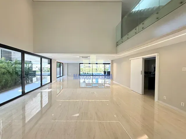 Casa com 876m² 5 quartos e 8 banheiros, à venda, no bairro Barra da Tijuca em Rio de Janeiro