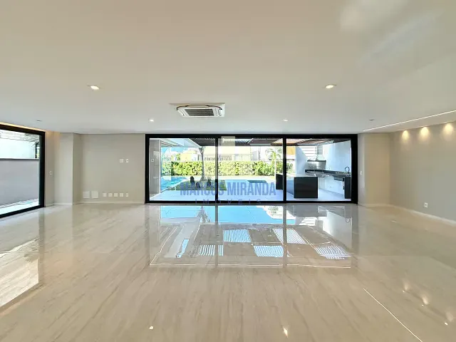 Casa com 876m² 5 quartos e 8 banheiros, à venda, no bairro Barra da Tijuca em Rio de Janeiro