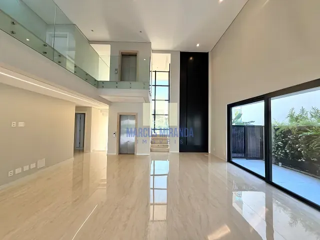 Casa com 876m² 5 quartos e 8 banheiros, à venda, no bairro Barra da Tijuca em Rio de Janeiro