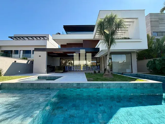 Casa com 876m² 5 quartos e 8 banheiros, à venda, no bairro Barra da Tijuca em Rio de Janeiro