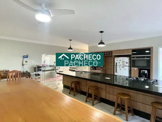 Casa com 330m² 4 quartos e 2 banheiros, à venda, no bairro Vila Brasil em Santa Bárbara D'Oeste