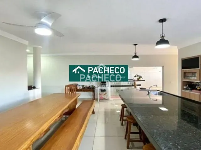 Casa com 330m² 4 quartos e 2 banheiros, à venda, no bairro Vila Brasil em Santa Bárbara D'Oeste