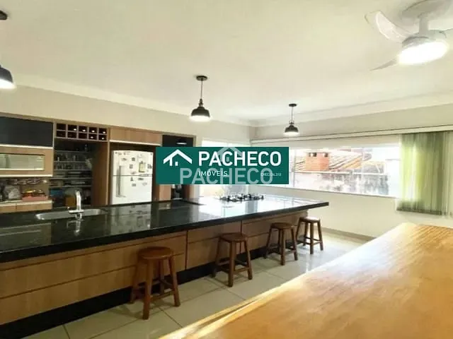 Casa com 330m² 4 quartos e 2 banheiros, à venda, no bairro Vila Brasil em Santa Bárbara D'Oeste