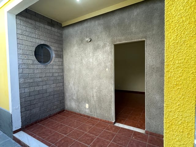 Casa 2 quartos e 1 banheiro, para alugar, no bairro Campo Grande em Rio de Janeiro