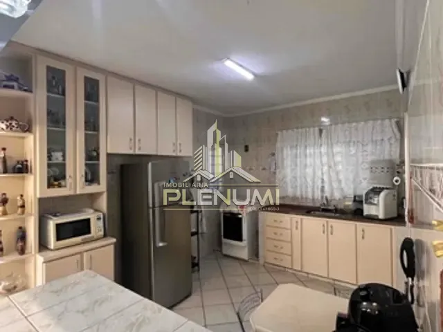Casa com 300m² 3 quartos e 2 banheiros, à venda, no bairro Jardim América em Rio Claro