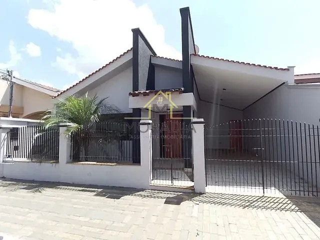 Casa com 250m² 4 quartos e 3 banheiros, à venda, no bairro Jardim Nova Guaxupé em Guaxupé