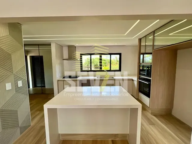 Casa com 3000m² 5 quartos e 4 banheiros, à venda, no bairro Jardim Shangri-Lá em Bauru