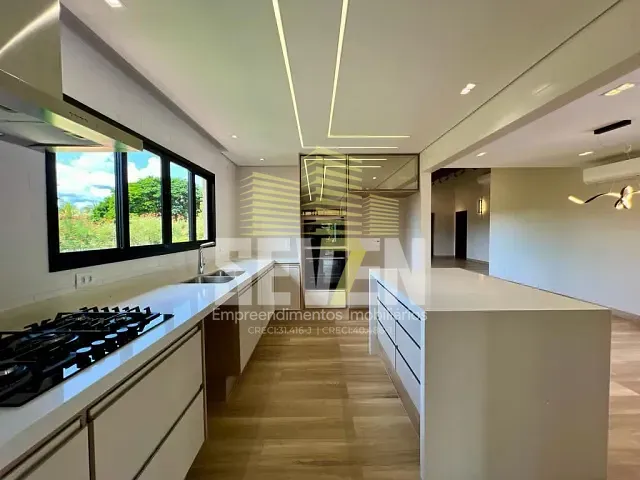 Casa com 3000m² 5 quartos e 4 banheiros, à venda, no bairro Jardim Shangri-Lá em Bauru