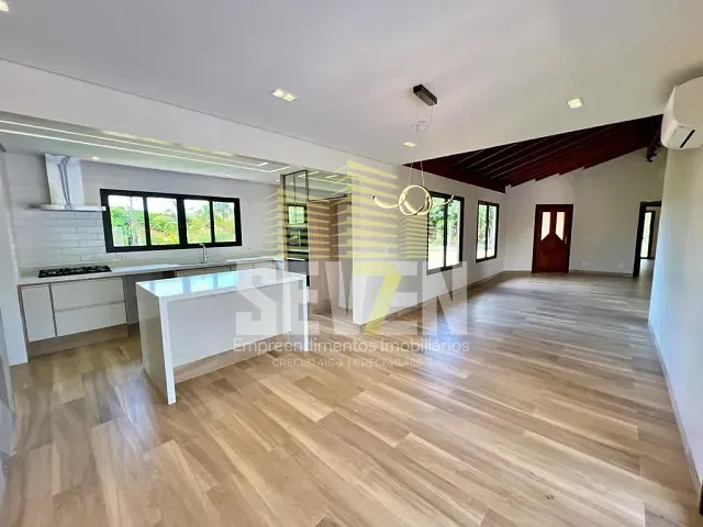 Casa com 3000m² 5 quartos e 4 banheiros, à venda, no bairro Jardim Shangri-Lá em Bauru
