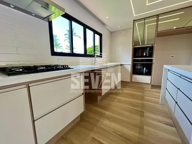 Casa com 3000m² 5 quartos e 4 banheiros, à venda, no bairro Jardim Shangri-Lá em Bauru