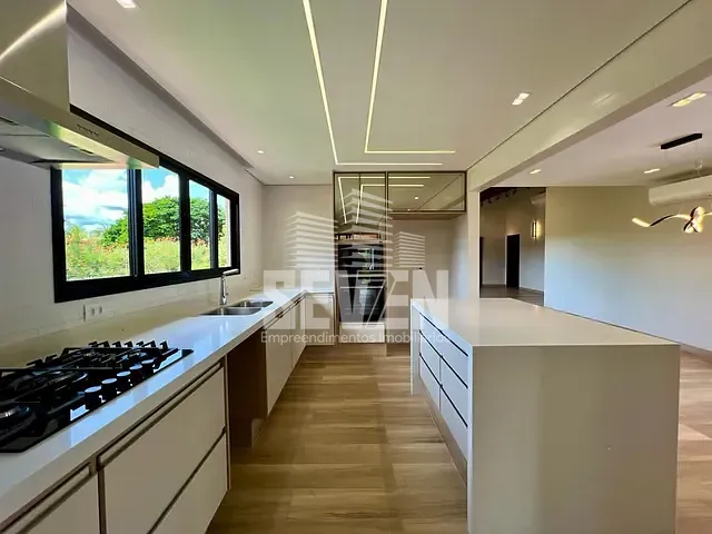 Casa com 3000m² 5 quartos e 4 banheiros, à venda, no bairro Jardim Shangri-Lá em Bauru