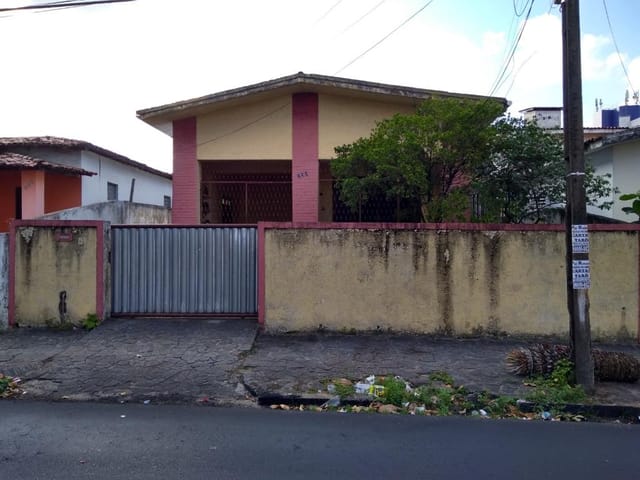 Casa com 300m² 3 quartos e 2 banheiros, à venda, no bairro Centro em João Pessoa