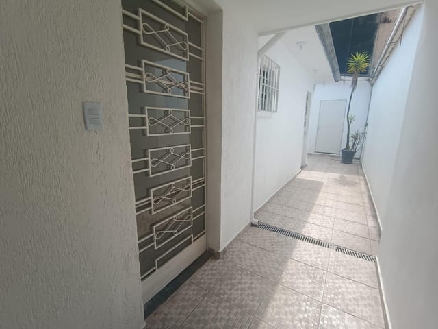 Casa com 150m² 2 quartos e 1 banheiro, à venda ou para alugar, no bairro Vila Hamburguesa em São Paulo