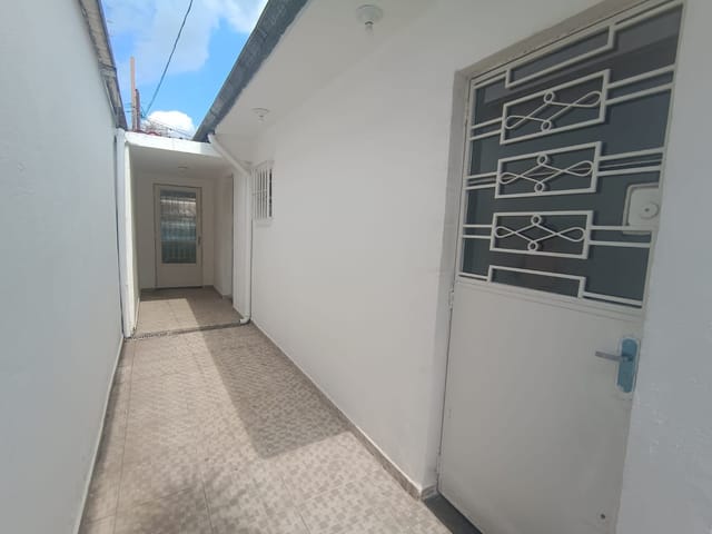 Casa com 150m² 2 quartos e 1 banheiro, à venda ou para alugar, no bairro Vila Hamburguesa em São Paulo