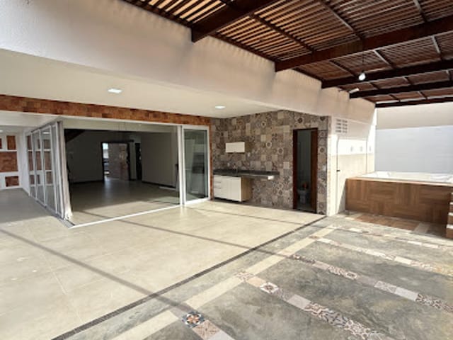 Casa com 450m² 4 quartos e 2 banheiros, à venda ou para alugar, no bairro Aruana em Aracaju