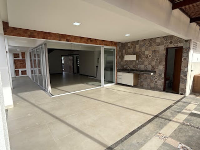 Casa com 450m² 4 quartos e 2 banheiros, à venda ou para alugar, no bairro Aruana em Aracaju