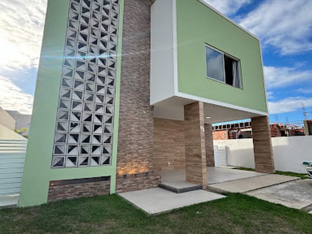 Casa com 450m² 4 quartos e 2 banheiros, à venda ou para alugar, no bairro Aruana em Aracaju