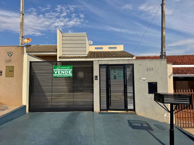Casa 2 quartos e 3 banheiros, à venda, no bairro Vila Operária 2 em Apucarana