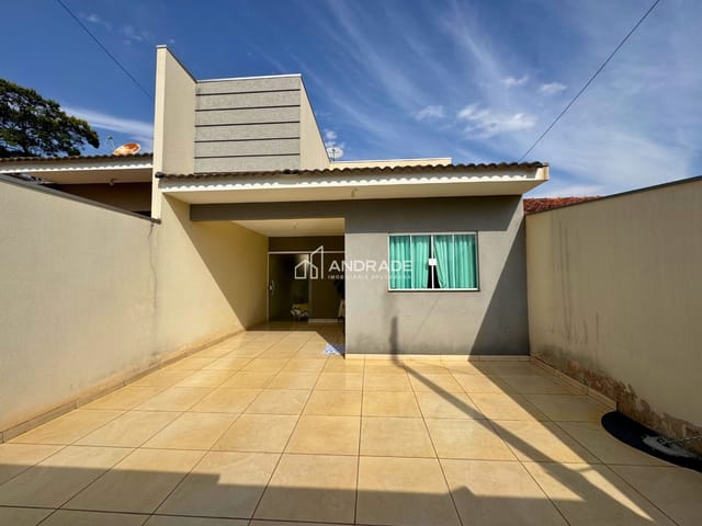 Casa 2 quartos e 3 banheiros, à venda, no bairro Vila Operária 2 em Apucarana